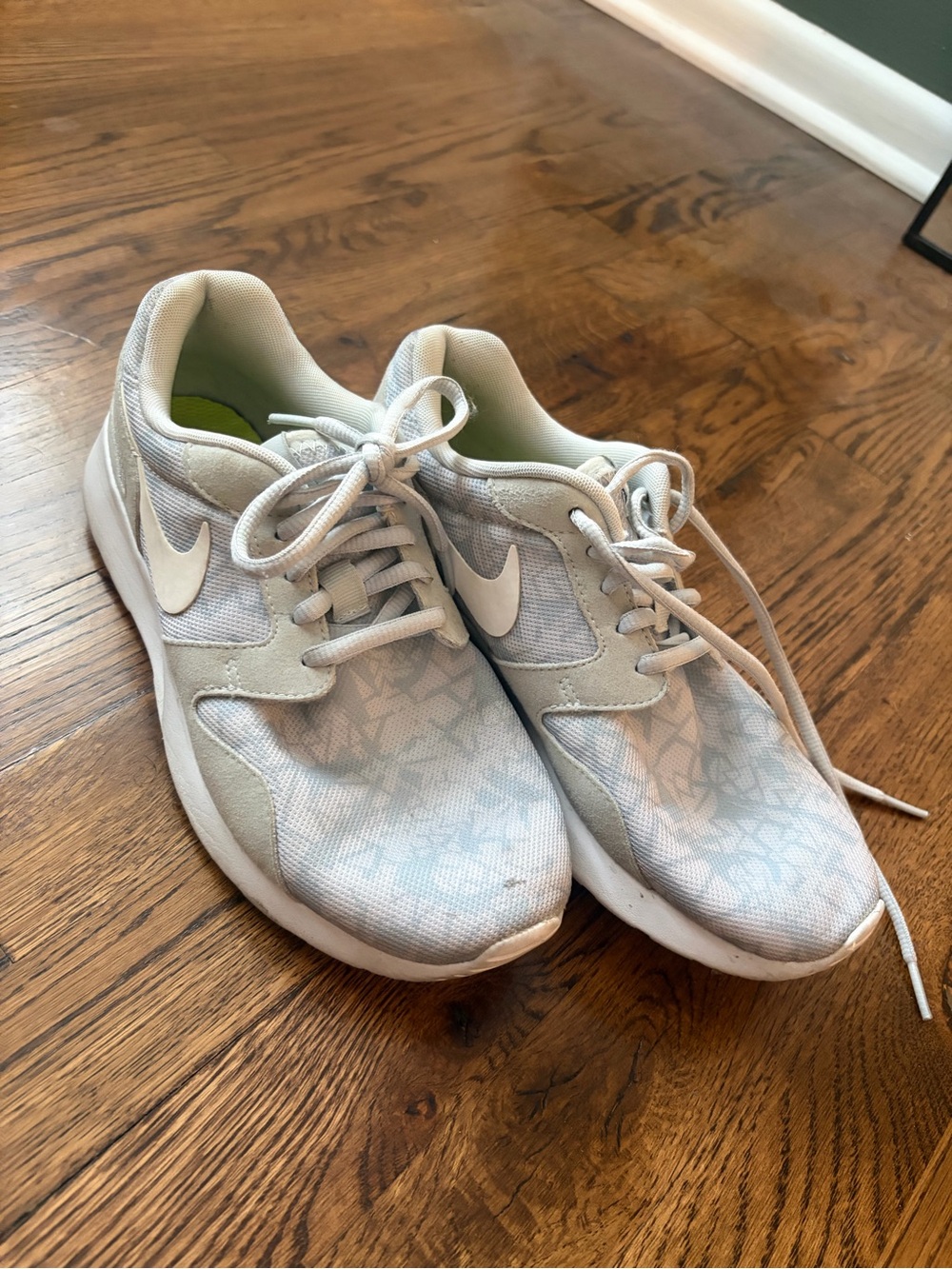 Nike Women’s White Athletic Running Shoes